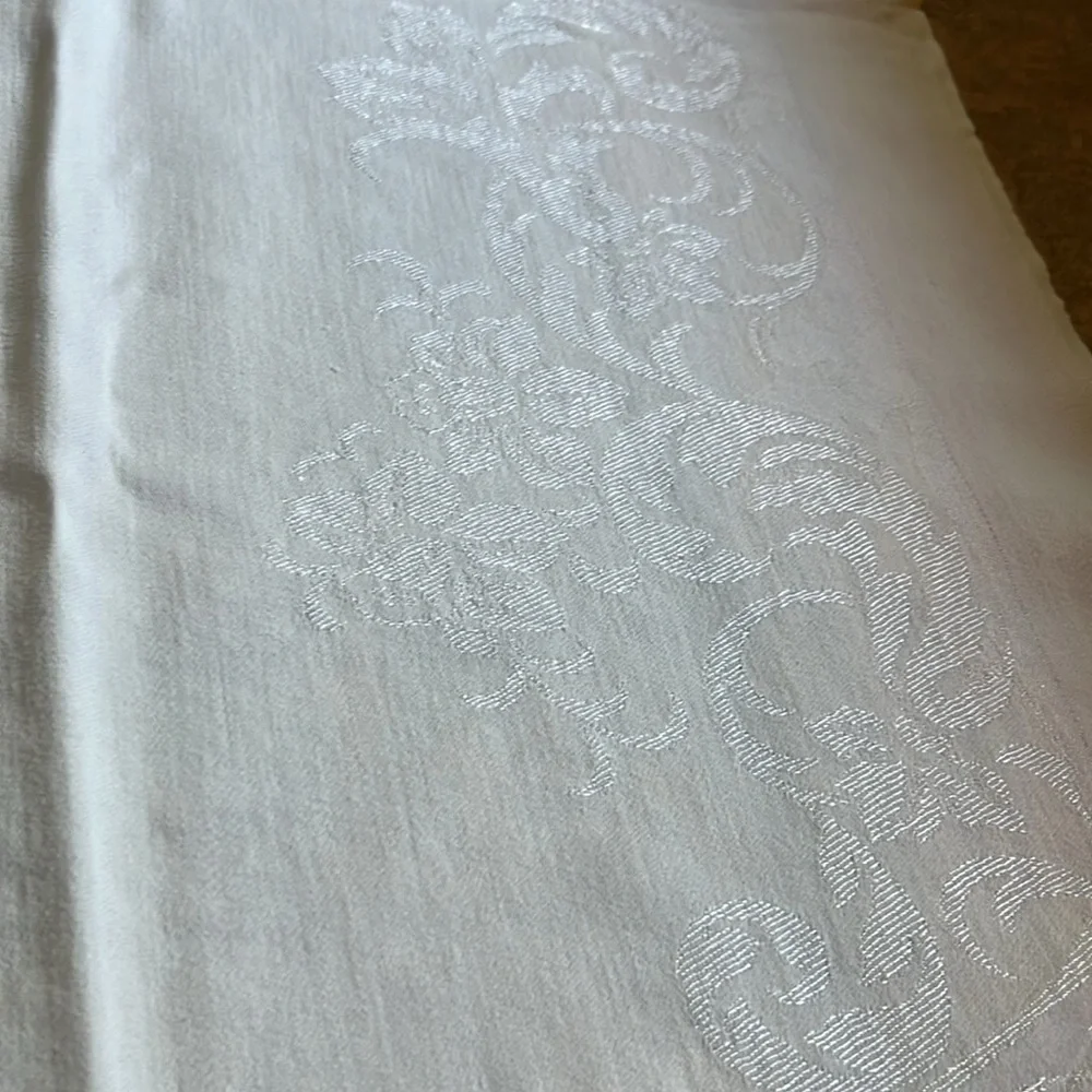 Vintage White Tablecloth - Picture 1 of 12